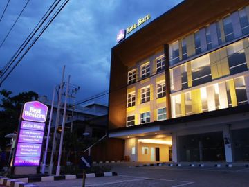 Hotel Maestro Kota Baru 4*
