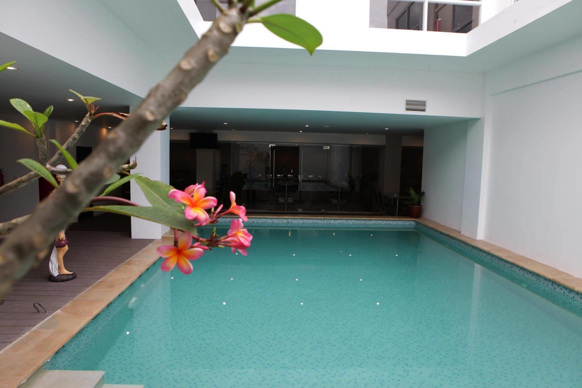 Hotel Maestro Kota Baru Pontianak